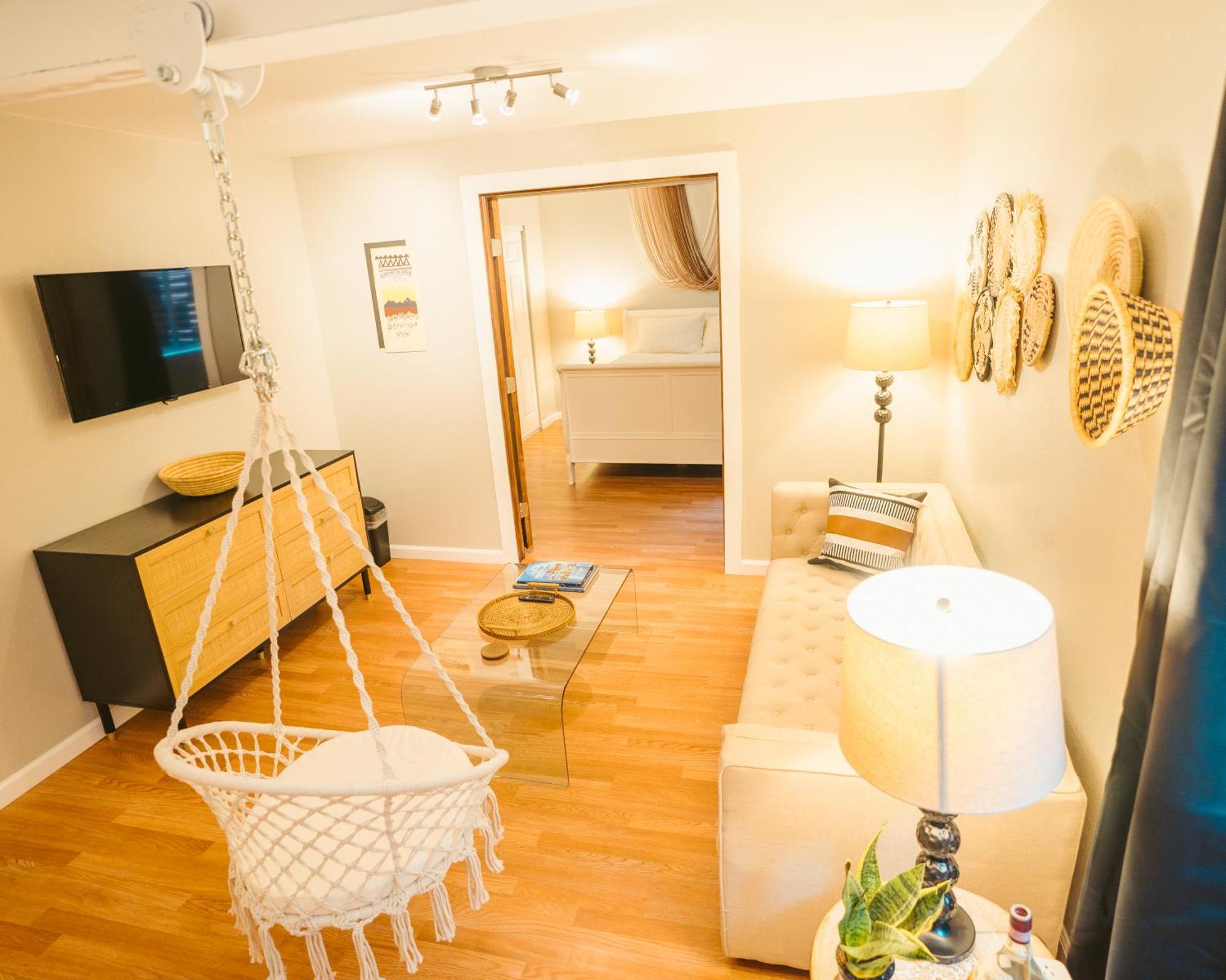 Windsor Retreat Private Basement Suite DEN Eksteriør bilde